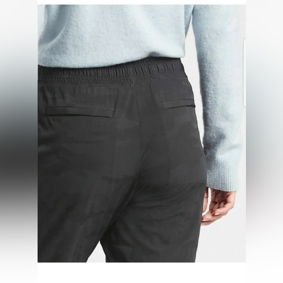 Athleta Black Lined Brooklyn Textured Camo Jogger Travel Pant #631615. Size 8 - Picture 4 of 8